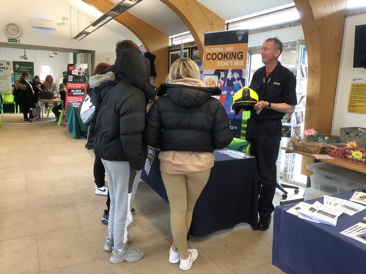 ClevelandFB's tweet photo. Today we are at Middlesbrough Careers Fair at @AskhamBryan talking to students about career opportunities here at Cleveland Fire Brigade! 🚒

From Firefighters to Finance all of our roles play an important part in making Teesside safer and stronger! #TeamCFB #MoreThanFires https://t.co/yXkfpxtsZ8