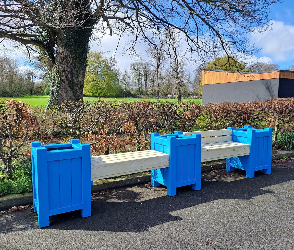 PACE_IRL's tweet photo. This new modular planter-seat from PACE features bench +/or backed seating and can be formatted in an L-configuration to fit into a corner. 
Nice work by Vincent and his carpentry team! 
Contact us for price + ordering information at 087 406 1989.  
#innovation #buysocial #Summer https://t.co/SYqGkEj5PZ