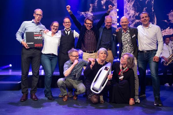 CEtoday_ch's tweet image. Knapper kann man kaum gewinnen: Mit einem hauchdünnen Vorsprung hat sich das Projekt von @meteoschweiz den #Master-Titel gesichert. Die 23. Ausgabe von @bestofswissweb bot allen Grund zum Feiern. #bosw2023 dlvr.it/SntDPS