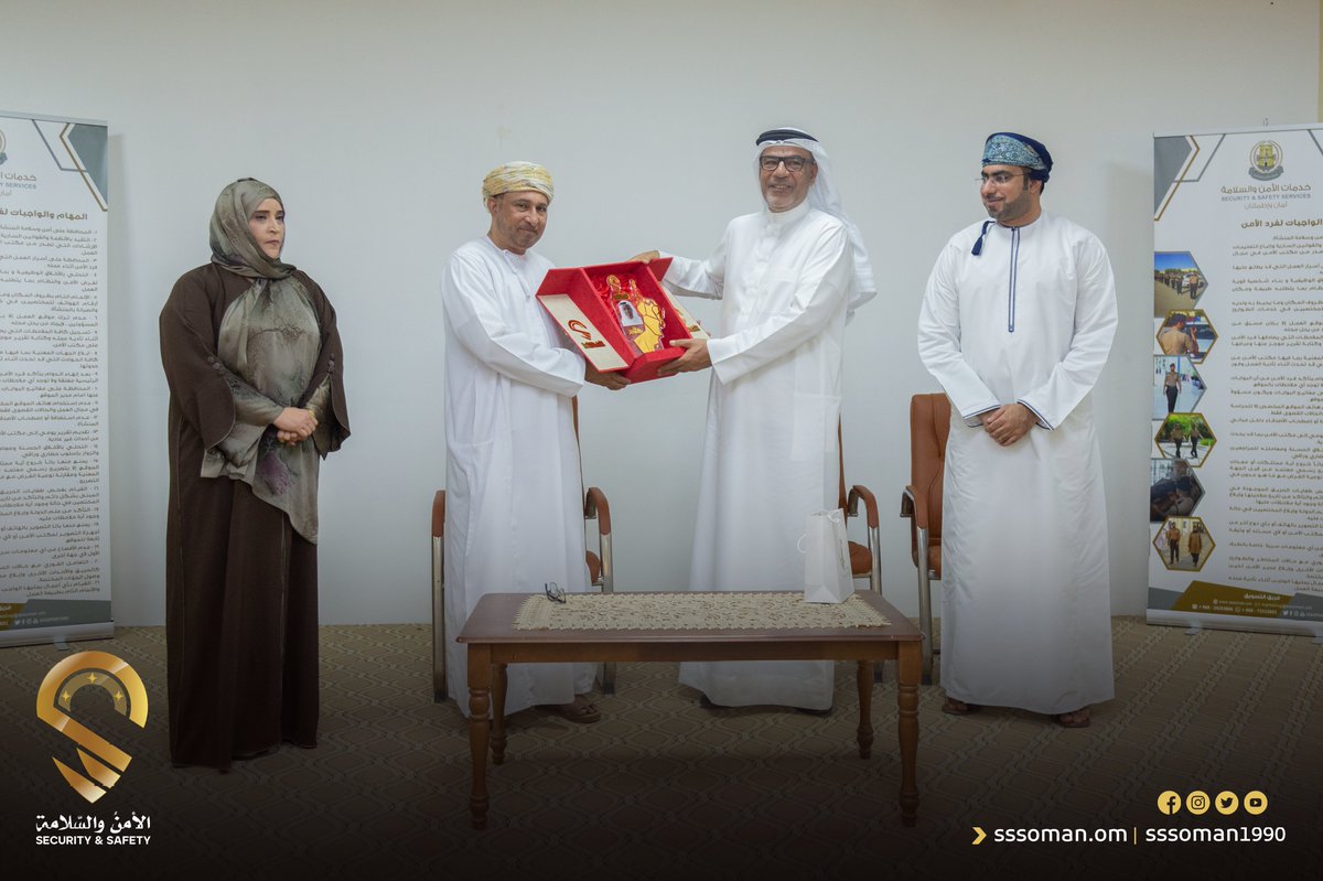 sssoman1990's tweet photo. أختتم معهد الأمن والسلامة اليوم الخميس الموافق : 11 مايو 2023م دورة NEBOSH  الأولى للعاملين في الأمن الصناعي بالمرافق الحيوية ، والتي عقدت بمقر المؤسسة ولمدة أسبوعين.
رعى ختام الدورة العميد الركن ( م ) سعيد بن سليمان العاصمي الرئيس التنفيذي لمؤسسة الأمن والسلامة

#الأمن_والسلامة https://t.co/acjy6VqOA9
