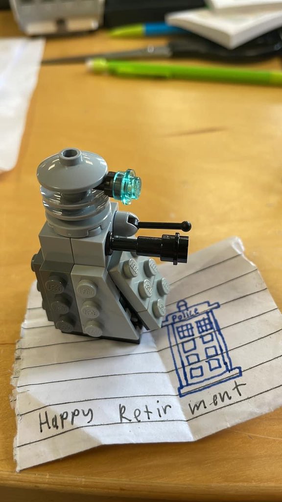DdmTeacher's tweet photo. Found this on my desk when I came back from lunch! 😁 https://t.co/5dqeakvP4P