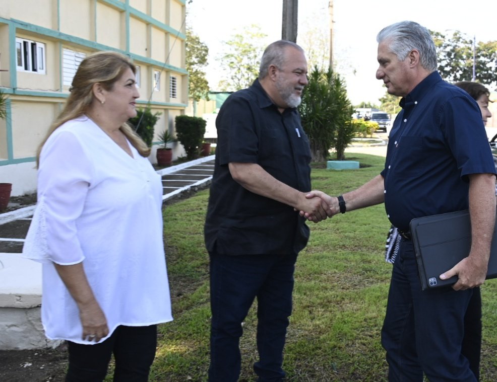 🇨🇺| El presidente <a href="/DiazCanelB/">Miguel Díaz-Canel Bermúdez</a> está en Sancti Spíritus. 

Encabeza aquí reunión donde se chequean los compromisos contraídos en la provincia desde el mes de enero para enfrentar la situación económica y lograr un mejor año para #Cuba.