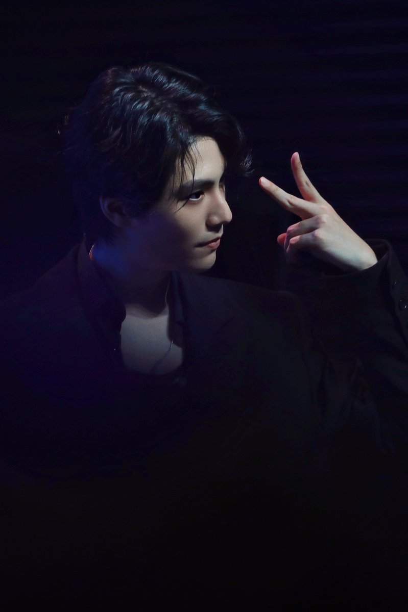 230507

用帥氣的表情擺出可愛的手勢✌️

#林子閎 #LZH1stFanmeetinginJAPAN 
#リンズーホン #LinZiHong #SamLin