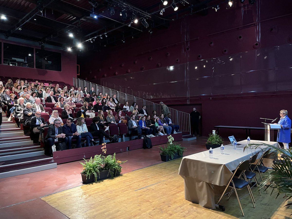 YvesCharmont's tweet image. Lancement des 10e Rencontres #markterr @villedecalais avec cette décade vue par ⁦@AnneMiriel⁩ ⁦@VincentGollain⁩ ⁦@marcthebault⁩ ⁦@MarieBougeois⁩ ⁦@OnlyLyon⁩ #capcom23 #compublique