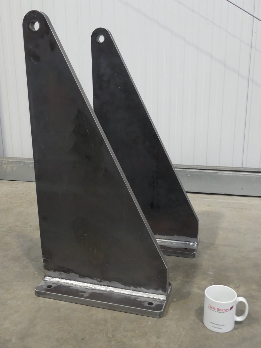 Heavy duty lifting bracket from 20mm plate 💪 
Manufactured to UKCA Execution class 2.

#fabrication #welding #UKCA

(mug for scale 😆)