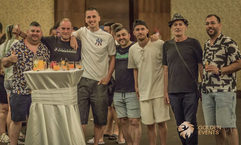 KingKongPoker's tweet image. Los primeros 🦍#kinkones se empiezan a dejar caer por las mesas de evento de @goldengamesint 
en el Barceló Playa Bavaro Punta Cana donde hoy continuará la acción en día 1B del Main Event

@RoverthoBBto_88
@AIRMOU23
@pozero666
@Asnito_Loco
@contreriyas  

GL All🍀#goldenevents