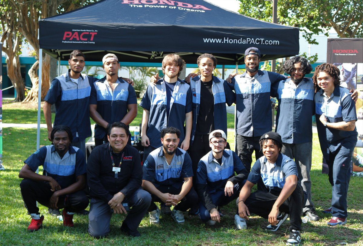 MDCPSTechCollgs's tweet image. Honda &amp;amp; Acura Automotive Training at @MlecTech. Learn how you can start making in this career in Florida $36.06 hourly or $75,000 annually when attending our program.

📞(305) 558-8000 
 CareerInAYear.com

#YourBestChoiceMDCPS #Automotive #Technicans #TechnicalColleges