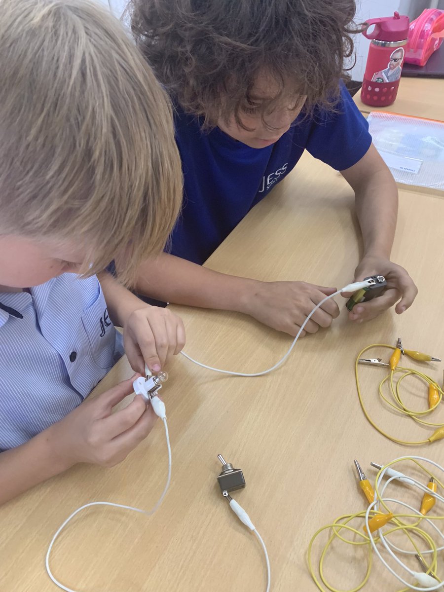 JESSJumeirahYR4's tweet photo. We had a great time this afternoon experimenting with the electrical equipment in science. We were able to create a class set of rules of how to treat the scientific equipment, and then we created some complete circuits. #JESSJumScience https://t.co/iBqnP8mycS
