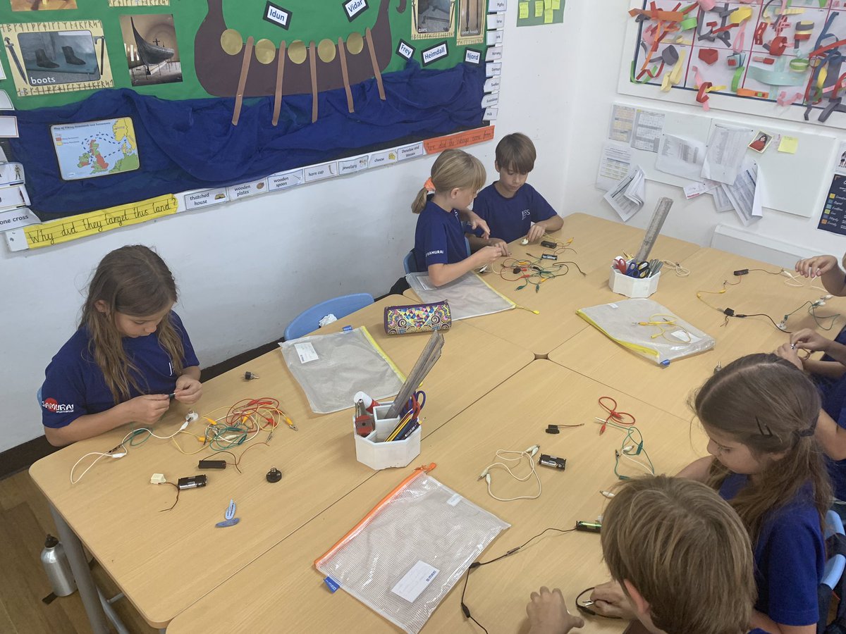 JESSJumeirahYR4's tweet photo. We had a great time this afternoon experimenting with the electrical equipment in science. We were able to create a class set of rules of how to treat the scientific equipment, and then we created some complete circuits. #JESSJumScience https://t.co/iBqnP8mycS