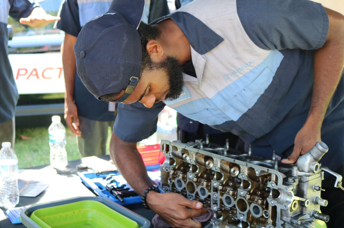 MDCPSTechCollgs's tweet image. Honda &amp;amp; Acura Automotive Training at @MlecTech. Learn how you can start making in this career in Florida $36.06 hourly or $75,000 annually when attending our program.

📞(305) 558-8000 
 CareerInAYear.com

#YourBestChoiceMDCPS #Automotive #Technicans #TechnicalColleges