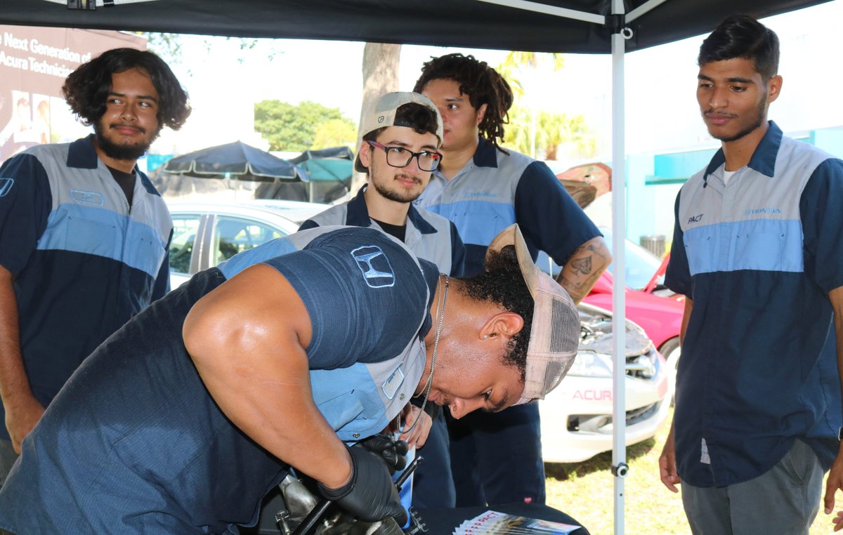 MDCPSTechCollgs's tweet image. Honda &amp;amp; Acura Automotive Training at @MlecTech. Learn how you can start making in this career in Florida $36.06 hourly or $75,000 annually when attending our program.

📞(305) 558-8000 
 CareerInAYear.com

#YourBestChoiceMDCPS #Automotive #Technicans #TechnicalColleges