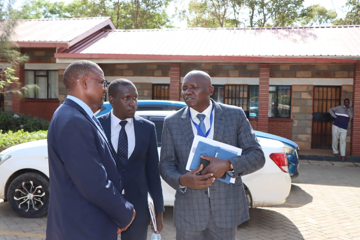 OloolaiserWSC's tweet photo. The CEO WASREB, German Bank KFW,  Ministry of Water, the CEO Athi Water Works Development Agency paid a courtesy to the Governor kajiado County H. E Joseph Ole Lenku, to enforce good governance of water service providers in the county. Present was the MD and BOD Oloolaiser Water https://t.co/kgzAXkvnl3