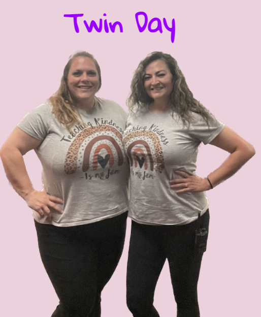 #Twinsies #TwinDay #ElliottEaglesRock #TwinsiesAndBFFs #MyFavCounselor @ElliottEagles <a href="/MrsWalkerA/">Alicia Barrio Walker</a>