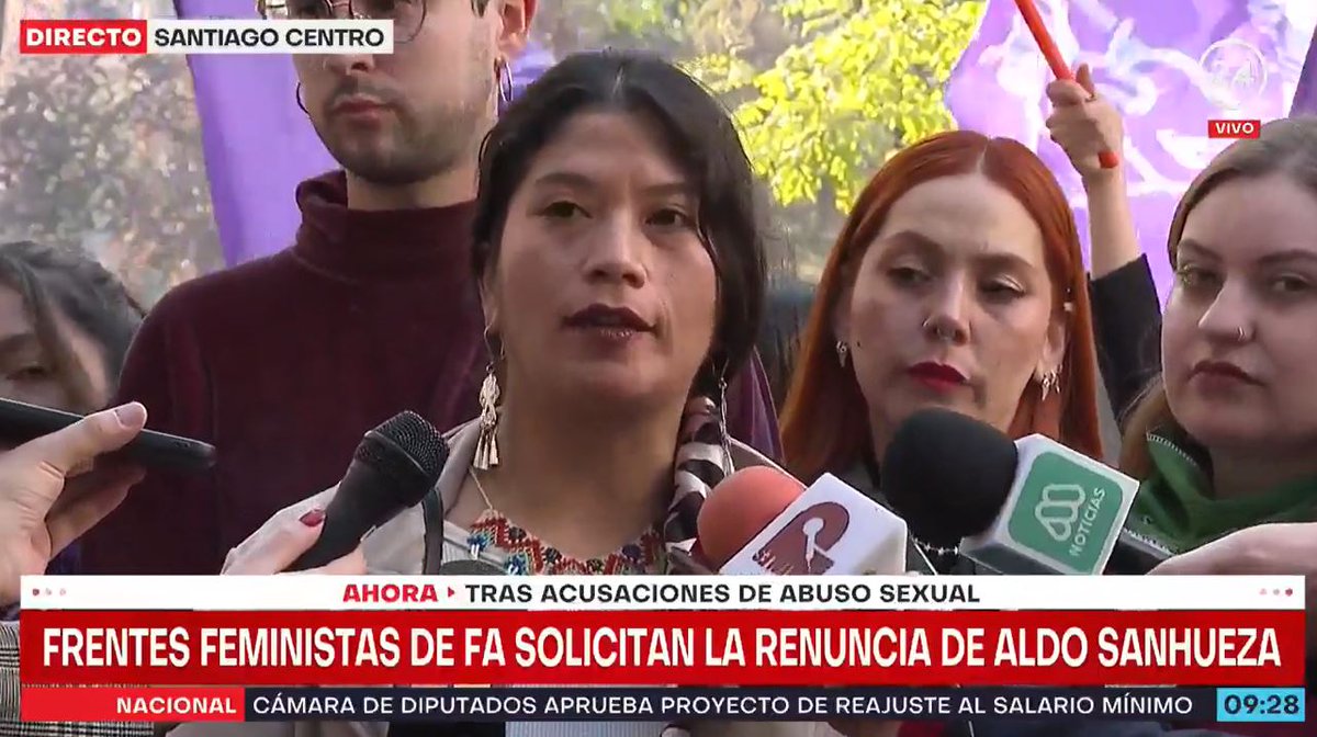 24HorasTVN's tweet photo. ⭕#AHORA24H | Frentes feministas del FA solicitan renuncia de Aldo Sanhueza tras acusaciones de abuso sexual.

🖥 @tvnplay ➡️ https://t.co/zQyCTBDD87
📡 En vivo ➡️ https://t.co/dScQTp6tzj https://t.co/gx7u12PhYK
