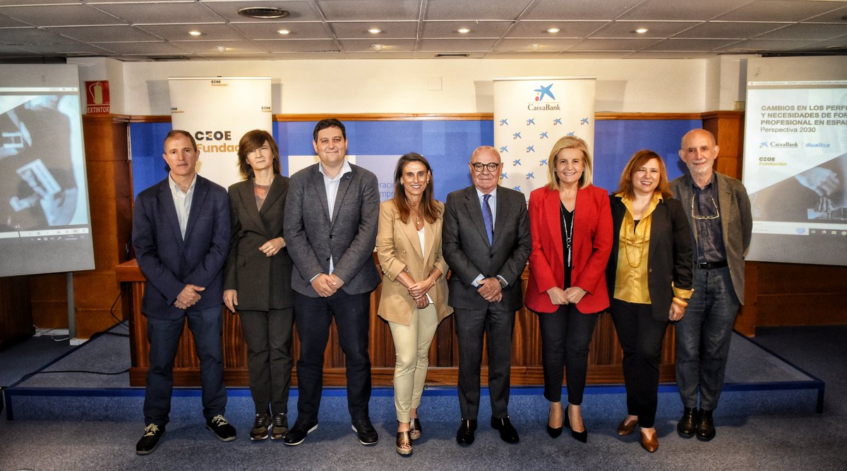 empresa_rioja's tweet photo. @caixabank, @CABK_Dualiza y @empresa_rioja junto a @Fundacion_Ceoe analizan los cambios en los perfiles profesionales hasta 2030. 
Más info en: https://t.co/5ElJ7Agj8a https://t.co/5baBUiYeUB