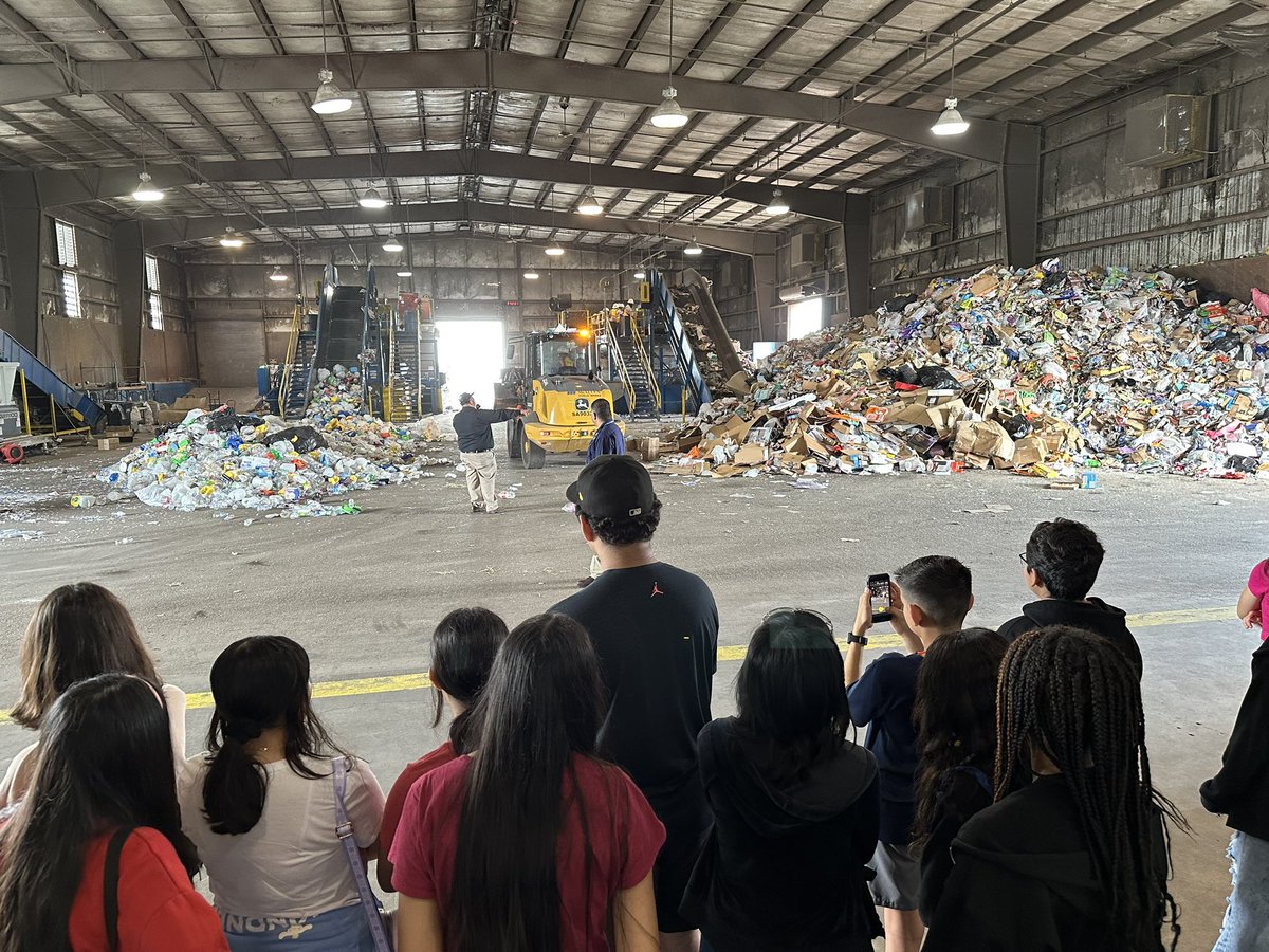GarzaScience's tweet photo. Cathey experienced our first @McAllenRecycles field trip through our partnership. Students were able to observe the entire process! As a campus, we recycled 3,500 lbs which equalled 65,000 water bottles! @cobras047 @misd_weRscience @CatheyMSLib @mjherrera705 @DrGonzalez8 https://t.co/SCpYVRVJga