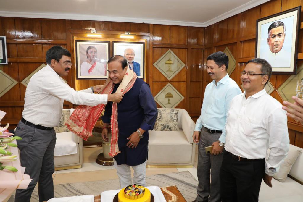 samirsinha69's tweet photo. The last two years has been the most inspiring and impactful for all of us at the CMO. 

Under the leadership of our dynamic HCM, there has been a large scale transformation in infrastructure, governance &amp; citizen centric efforts. 

We celebrated this milestone today https://t.co/NjbW6HFS9Z