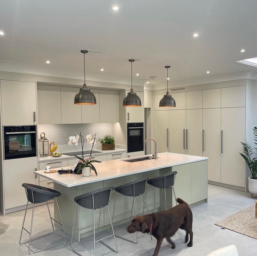 Fabulous painted John Ladbury kitchen -dog is extra!  #newkitchen #bespokekitchen #hertskitchen #londonkitchen #kitchendecor #kitcheninspo #interiors #designerkitchens #hertfordkitchens