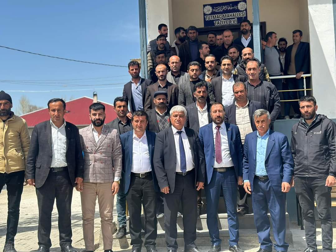 AhyYener's tweet photo. Devletin hizmetinde çalışanlar arası eşit ücret eşit hak adaletin sağlanmasını sayın cumhurbaşkanımız dan 58800 Güvenlik Korucuları istiyor Görev tanımı yok yasal statü yok kamu personeli tanımı yok bu hakları istiyoruz @RTErdogan @dbdevletbahceli @kilicdarogluk @meral_aksener 🇹🇷 https://t.co/AkX48kyi2w