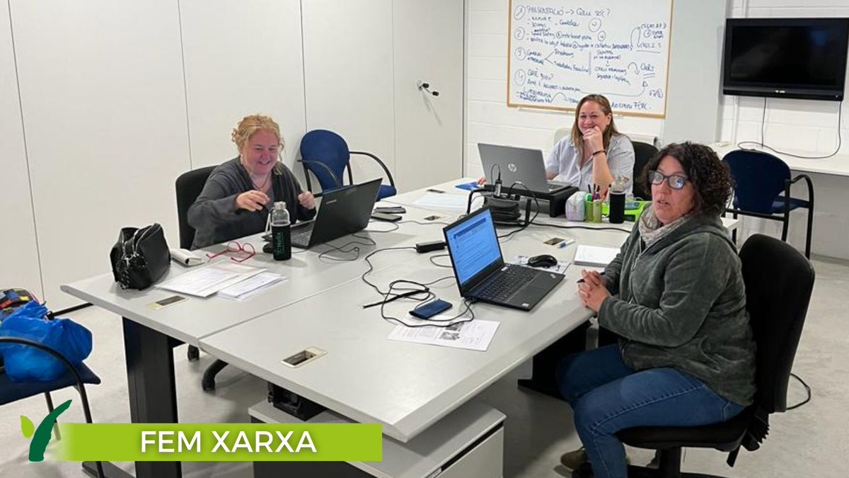 Vivelloc's tweet photo. ✔ Un cop més el treball en #xarxa i les col·laboracions amb l' #entorn ens permeten #reutilitzar material i aprofitar #recursos.

Gràcies @bancderecursos
Gràcies @hp
Gràcies @pontsolidari 

#reutilitzacio #reduccio #petjada #mediambient #ods #empreses #donacions #implicacio https://t.co/wSL6qz72X9