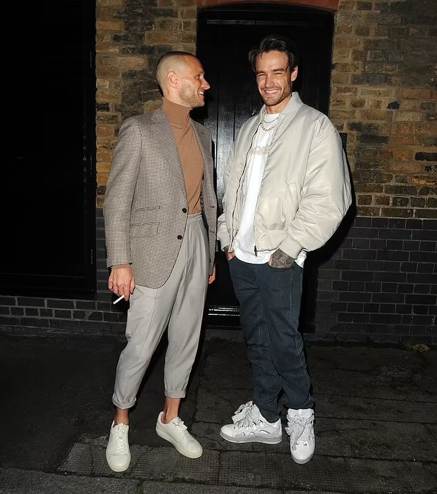 LiamArgHQ's tweet photo. Liam junto a Jamie Scott en Londres recientemente ✨

©Timmie/GoffPhotos https://t.co/5iyTwPikko