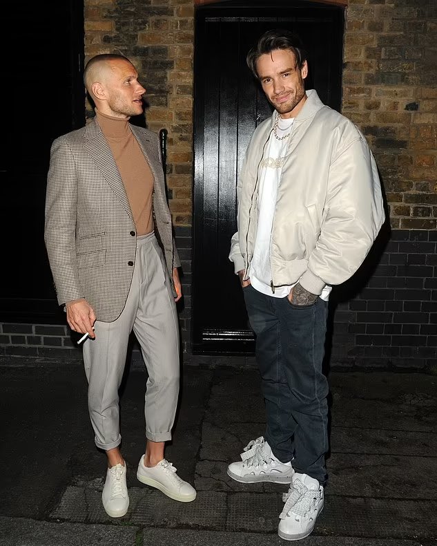 LiamArgHQ's tweet photo. Liam junto a Jamie Scott en Londres recientemente ✨

©Timmie/GoffPhotos https://t.co/5iyTwPikko