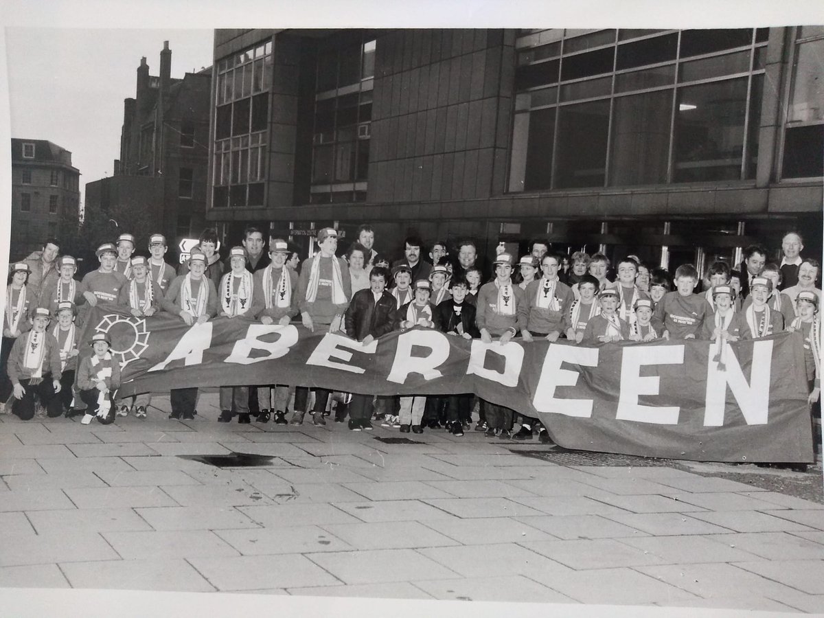 4theharv's tweet photo. ⭐⭐ HAPPY GOTHENBURG DAY DANDIES! 40 YEARS! ♥️🤍⚽
Looking forward to meeting up with some of the other '33' this weekend!
Including
@SteveGerrard70
@BrianTa14113301
& others.
#gothenburg40
#aberdeenfc
#standfree
#dandies
#realwho
#tattie https://t.co/s183awJsYy