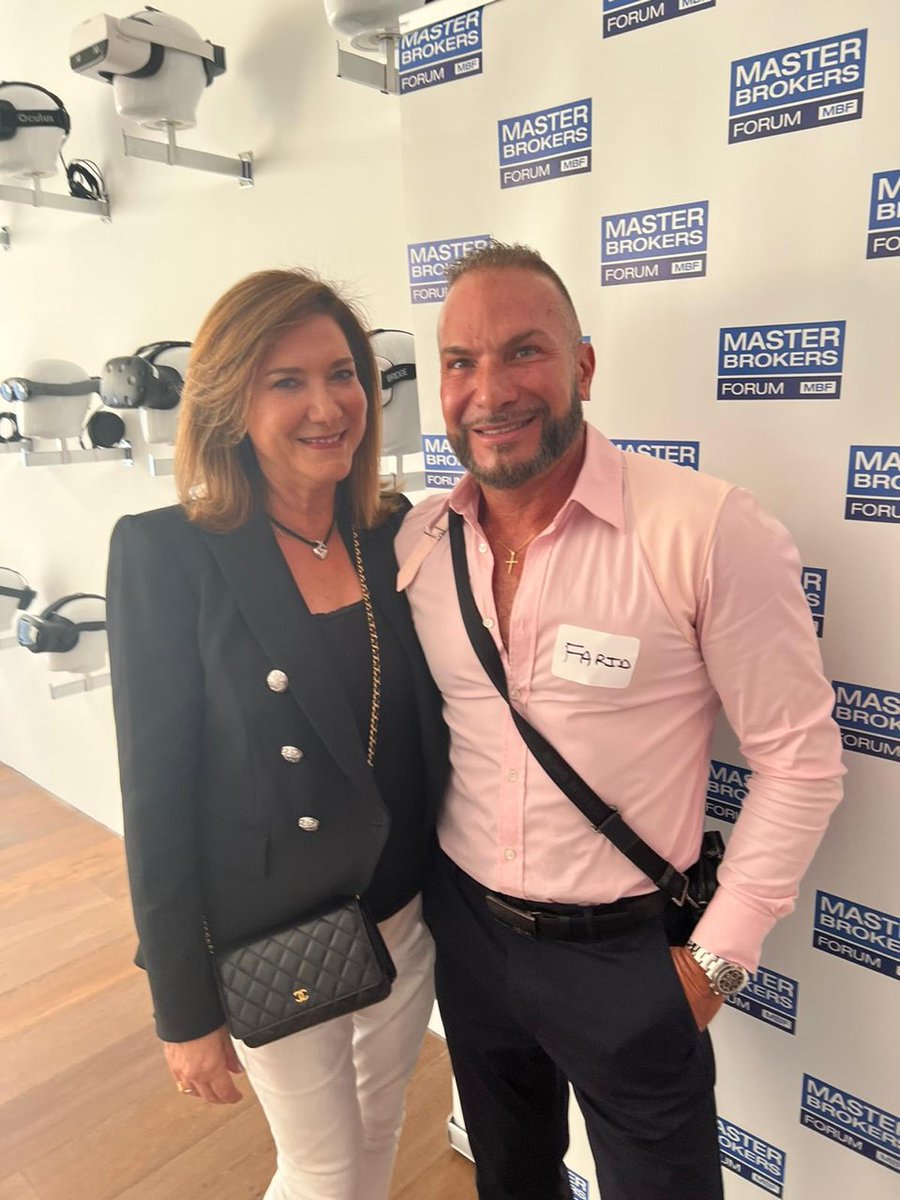MasterBrokers's tweet photo. Scenes from a FANTASTIC @MasterBrokers Forum New Member Reception, hosted by Lofty Brickell at @YupixMeta! New and future members mingled with current Master Brokers to learn about our organization and experience immersive "meta-reality" tours of this special project. https://t.co/lCu3BLbPVy