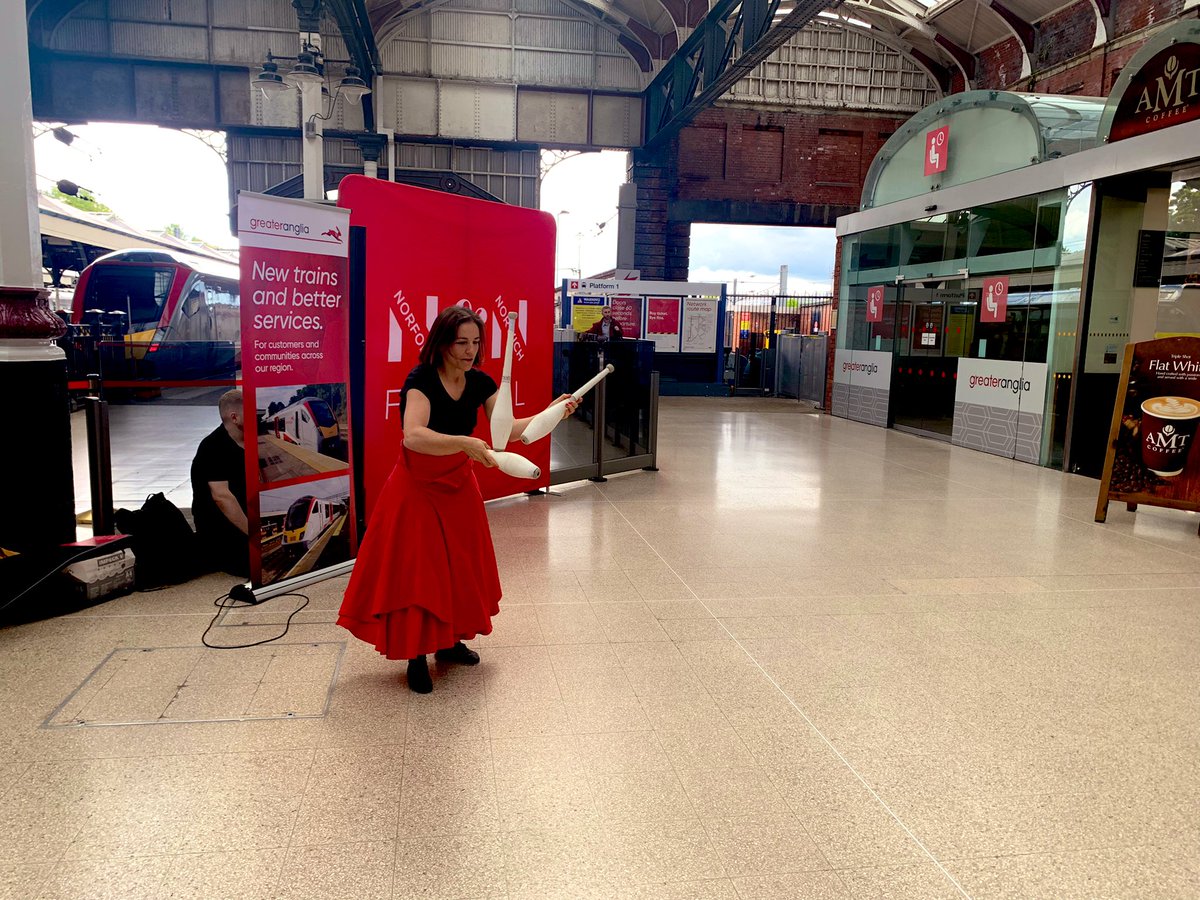 🚆 Had fun at Norwich Station today! 🎪 @NNFest launched with its ‘Train Station Moment’ & a taster of the upcoming Welcome Weekend 📻 More now on @BBCNorfolk @Bumfrey or on @BBCSounds 📱