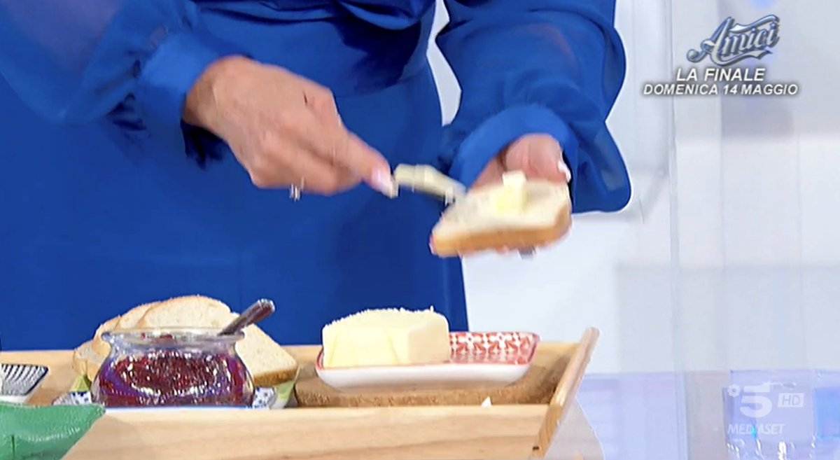 trash_italiano's tweet photo. QUESTO PROGRAMMA NON È REALE 😭 #uominiedonne https://t.co/ARV91sUB0k