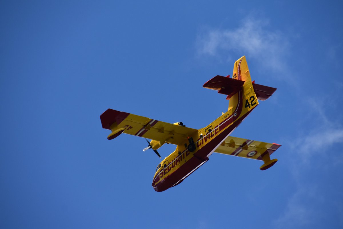 Charly552b's tweet photo. #PrépaOPS guidage aéro à #Venaco, merci aux #canadairs de la @SecCivileFrance . 👍👍 https://t.co/1eSeUJjWOC
