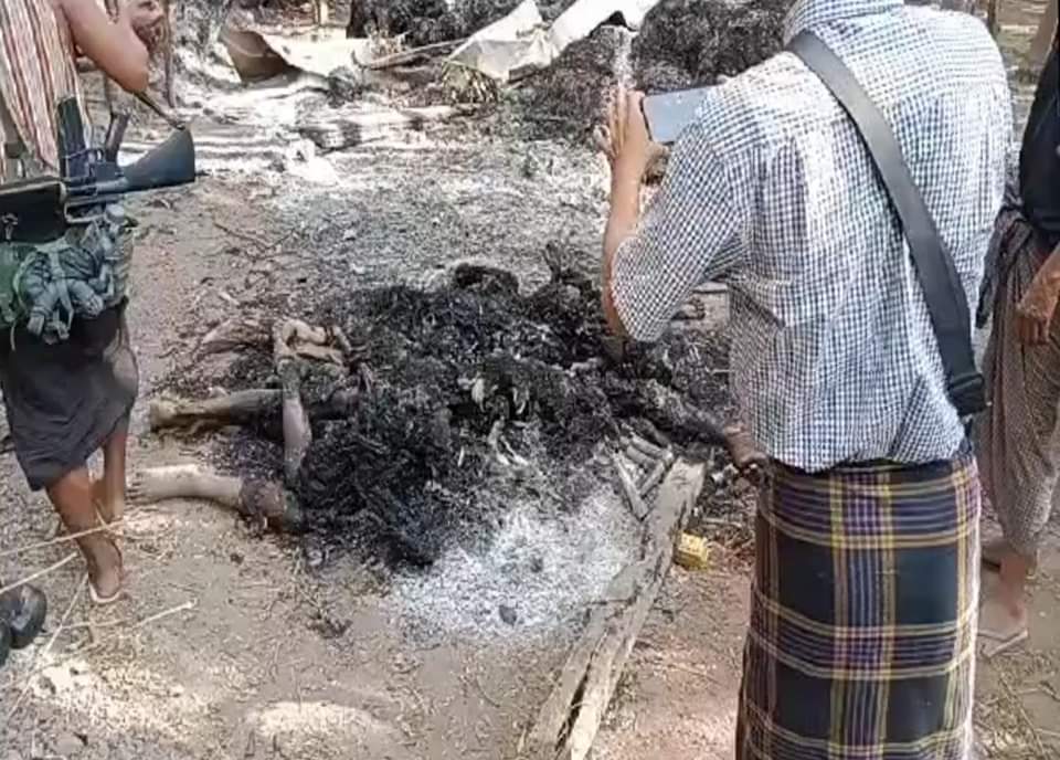MayWongST's tweet photo. GRAPHIC WARNING: As @ASEAN leaders conclude regional meeting by sticking to 5-point plan for #Myanmar #coup crisis, @Khithitofficial reported #military killed/burned some 20 people including 7 children in Htantabin township in #Bago region #WhatsHappeninglnMyanmar https://t.co/pgmHsyaW5P