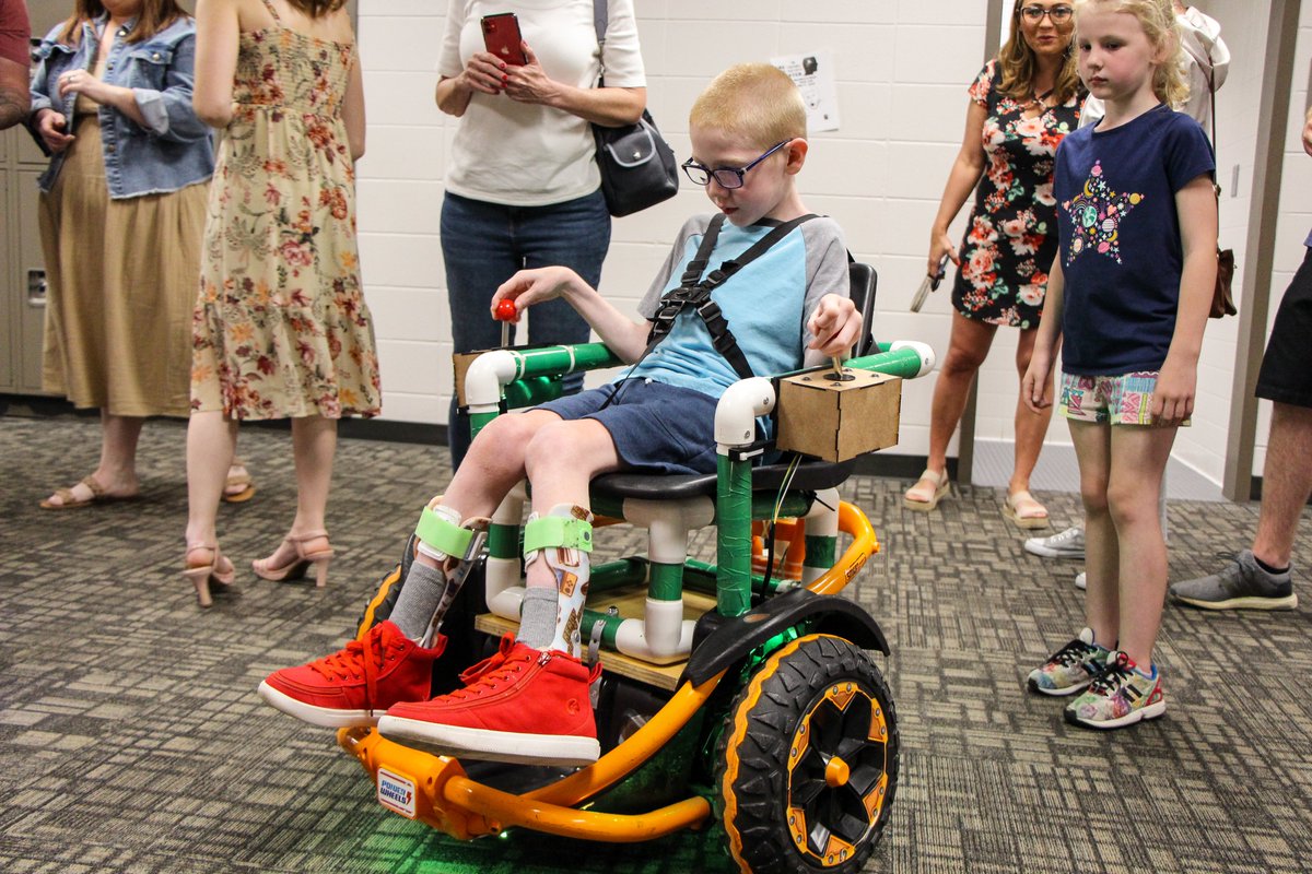 Students were able to display projects at SHS's engineering night. Junior Katie Essex created the Mini-Movers program which modifies ride-on cars for children with disabilities. Katie was also one of just four Indiana students named to Gov. Holcomb's 2023 STEM team! ⚙🕹🚗🎖