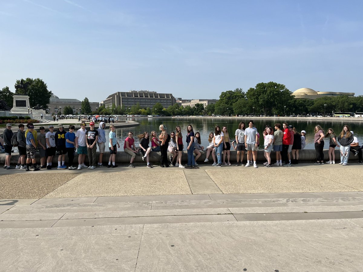 00000IE's tweet photo. @2023SMSDC getting ready for our picture. #bus3 https://t.co/wygkzl6HtR