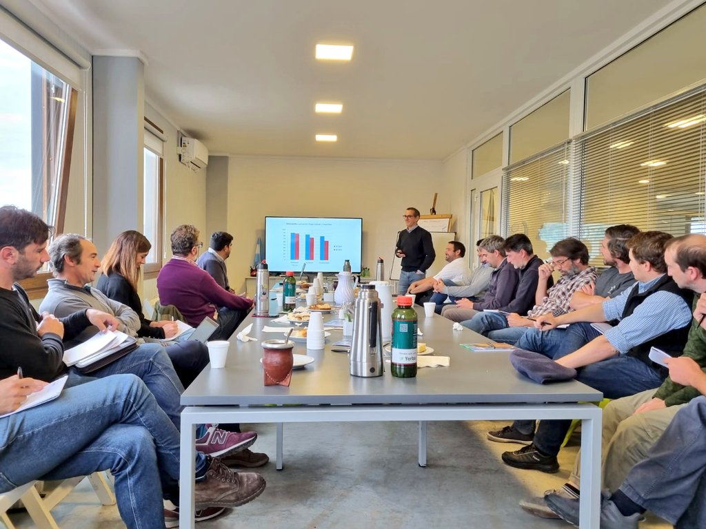 Agropack (@agropack) on Twitter photo 💬🗣 Intercambio entre <a href="/GigonRamon/">Ramon Gigon</a> y los asistentes al #DesayunoTecnico con foco en #Malezas 🌱🔍
𝙎𝙤𝙢𝙤𝙨 𝘼𝙜𝙧𝙤𝙥𝙖𝙘𝙠 💬🗣 Intercambio entre <a href="/GigonRamon/">Ramon Gigon</a> y los asistentes al #DesayunoTecnico con foco en #Malezas 🌱🔍
𝙎𝙤𝙢𝙤𝙨 𝘼𝙜𝙧𝙤𝙥𝙖𝙘𝙠