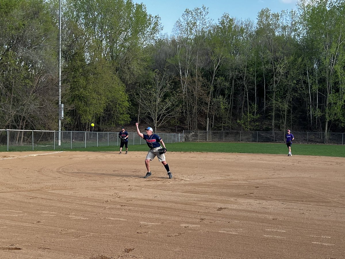 GriffinZmith's tweet photo. 5-1 on the season so far! @BlueChew/@JLBUS / @WillyMcCoys softball team is on a tear! Let’s keep it rollin’ and get after more wins! 🍻 🥎 https://t.co/xbLFNU1RM8