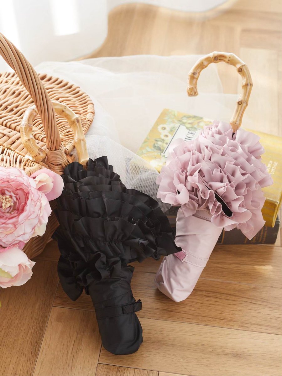 MaisondeFLEUR1's tweet photo. \春から始める紫外線対策☀️/
Maison de FLEURでは
おしゃれで可愛い機能性傘を多数ご用意しています☂️🎀
毎年大人気のアイテムなので、
早めのチェックがおすすめ!
https://t.co/XWMrFh2cVI
#紫外線対策 #遮光 #晴雨兼用 #UVCUT https://t.co/ScU7stTgDB