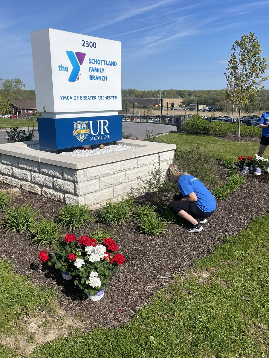 YMCARochester's tweet photo. It’s the #DayOfCaring! We’re starting out here at Schottland with @ExcellusBCBS &amp; @PwCUS working their way around! https://t.co/n3mFF6Jb3P
