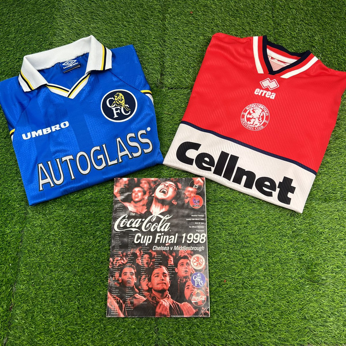 The @CocaCola_GB Cup Final 1998 @ChelseaFC 2-0 @Boro 👇

#cocacola #cocacolacup #chelseafc #middlesbroughfc #wembleystadium #boro #historicfootballshirts