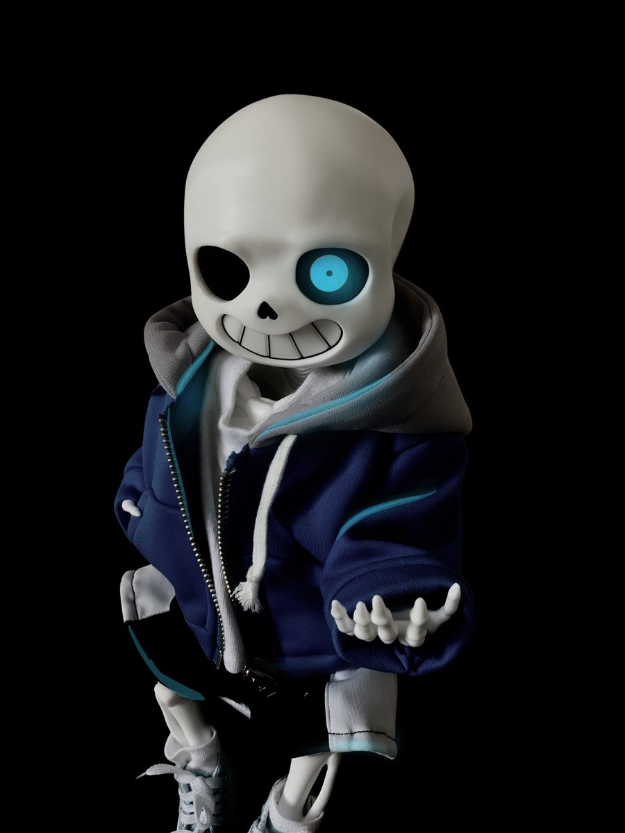 sunshowerwww's tweet photo. #sansdoll #sans #undertale 
this cute little sans can also take such cool pictures！I'm really good at editing photos! Right？
sans is really handsome, and I will definitely keep this doll for the rest of my life and never let it break from any accidents!!Forever ！！@newsansdoll https://t.co/cmzwqbs6Bg