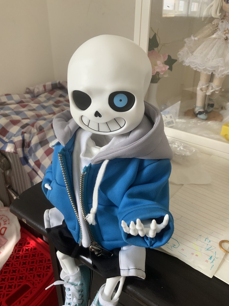 sunshowerwww's tweet photo. #sansdoll #sans #undertale 
this cute little sans can also take such cool pictures！I'm really good at editing photos! Right？
sans is really handsome, and I will definitely keep this doll for the rest of my life and never let it break from any accidents!!Forever ！！@newsansdoll https://t.co/cmzwqbs6Bg