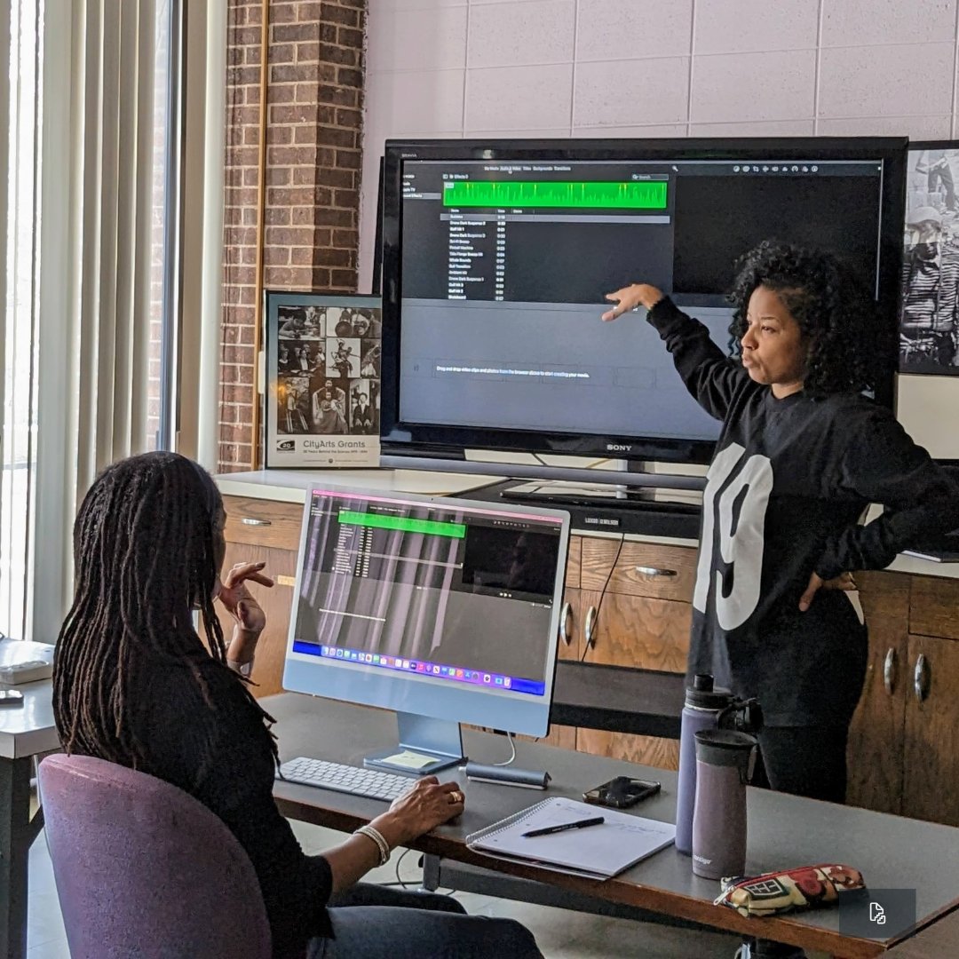 CFW_Chicago's tweet photo. Behind the scenes of our Basic Filmmaking class!! #filming🎬 #chicago #showcase https://t.co/Efpjet64Zb