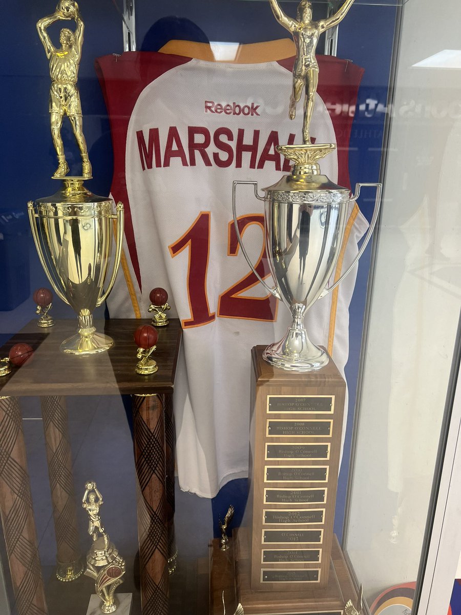 1 AAU team for 3 years, 1 high school, 1 college. Didn’t agree with everything and didn’t like everything but you ain’t moving or quitting. Dealt with it and overcame all of it. Built 💪🏾