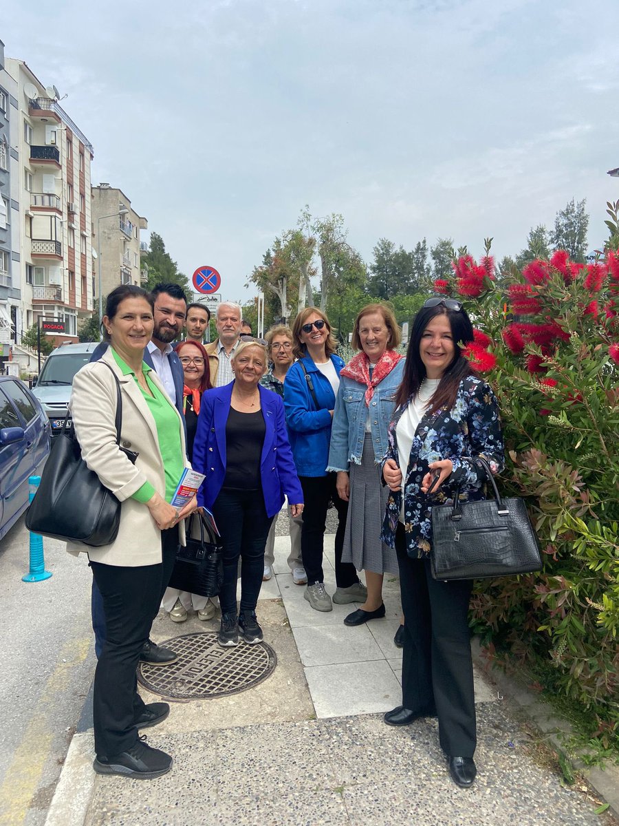 MeltemGurler's tweet photo. Bugün günlerden #Manisa 💧
Sevgili bakanımız, vekilimiz Selma Aliye Kavaf @adaykavaf ve İl başkanımız sevgili @CTuncdirek le beraber sahadayız.
Manisa teşkilatımız harika🧿

#BirlikteKazanacağız 
@AydininDevasi https://t.co/kTukAczrAk