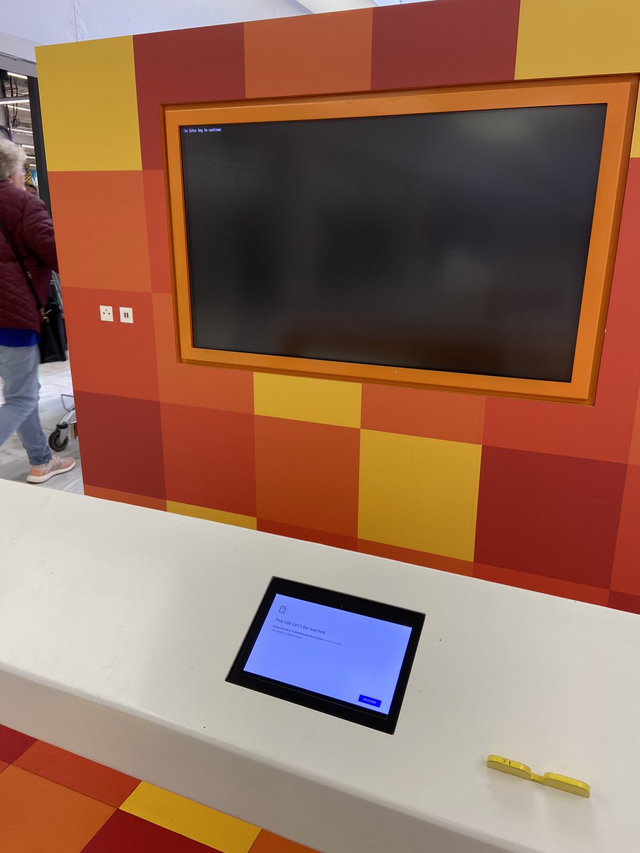 remi_grumeau's tweet photo. Et c’est le grand retour du #DigitalFail 🥳

#Borne #BorneTactile #Phygital #Gamification #exposition https://t.co/05qCpzBcre