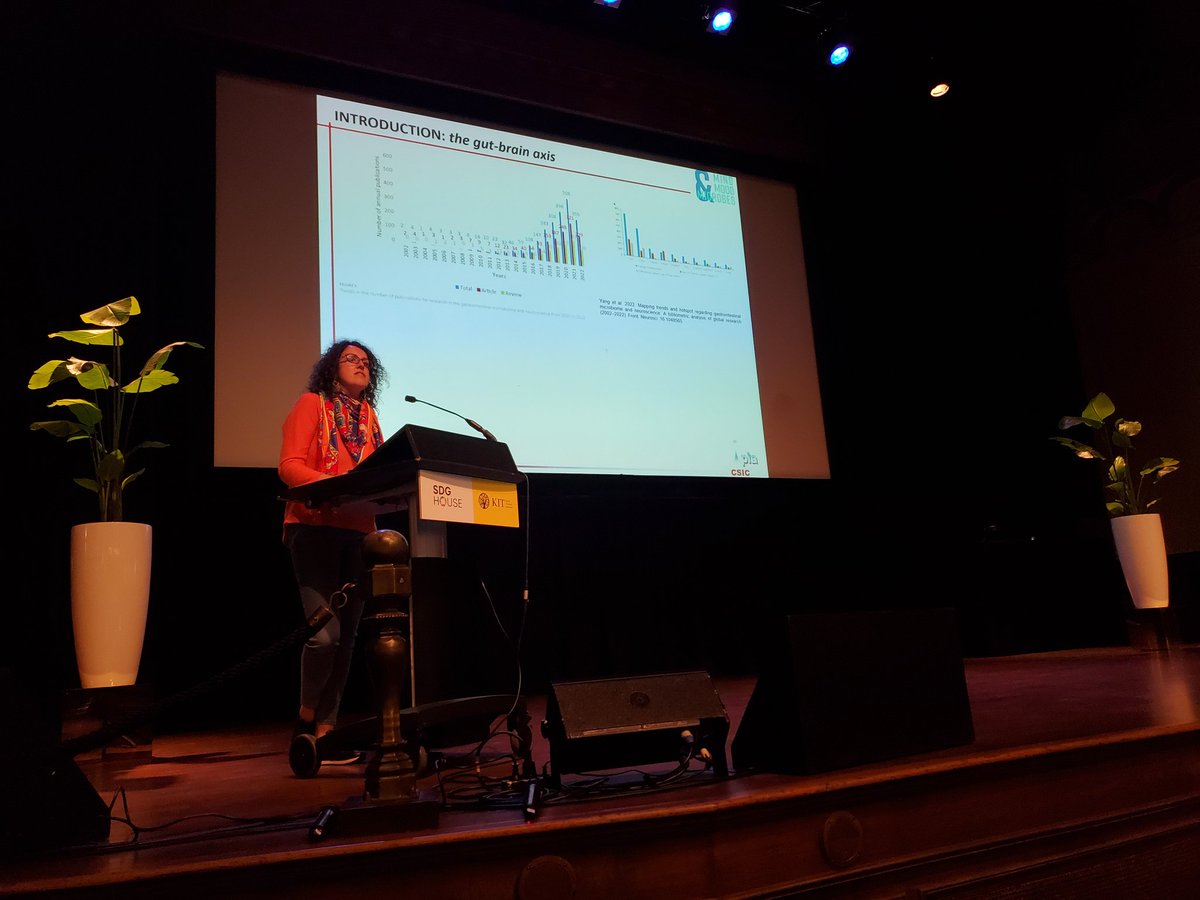 Sylvia Arboleya describes a possible way to modify the gut microbiota compoaition --&gt; using low-light-level therapy applied to the brain.
#MMM2023