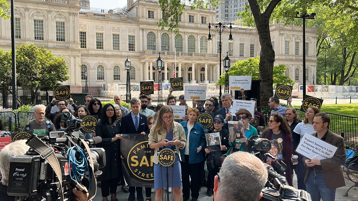 TransAlt's tweet photo. We’re rallying outside City Hall this morning calling for @NYCCouncil to send an official to Albany for Sammy’s Law, which would give NYC control over speed limits.
Lower speed limits save lives. https://t.co/1undqNJ1OP