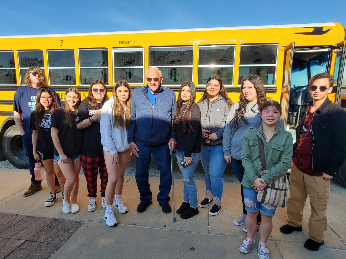 iwmsmac's tweet photo. A tearful farewell as Mr. Johnson came to say goodbye to the students on his bus route. Thank you for the many years of  smiles and hugs you provided our kiddos! We wish you well in your retirement, Gary! @IWMSRaiders @IW_Supe https://t.co/hnfB24f8Wm