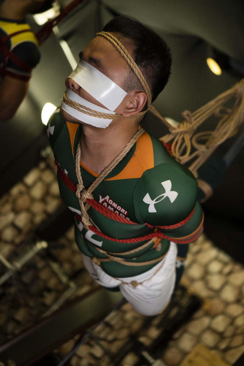 bdsmrain's tweet photo. 飛高高之後
一步一步的被倒過來
最後用力的邊倒立邊射出來
只差沒有射在自己臉上了>< 
感覺被玩壞就回不去了😅

🪢 @raisplayrm2005 https://t.co/DVsRUzcYOe