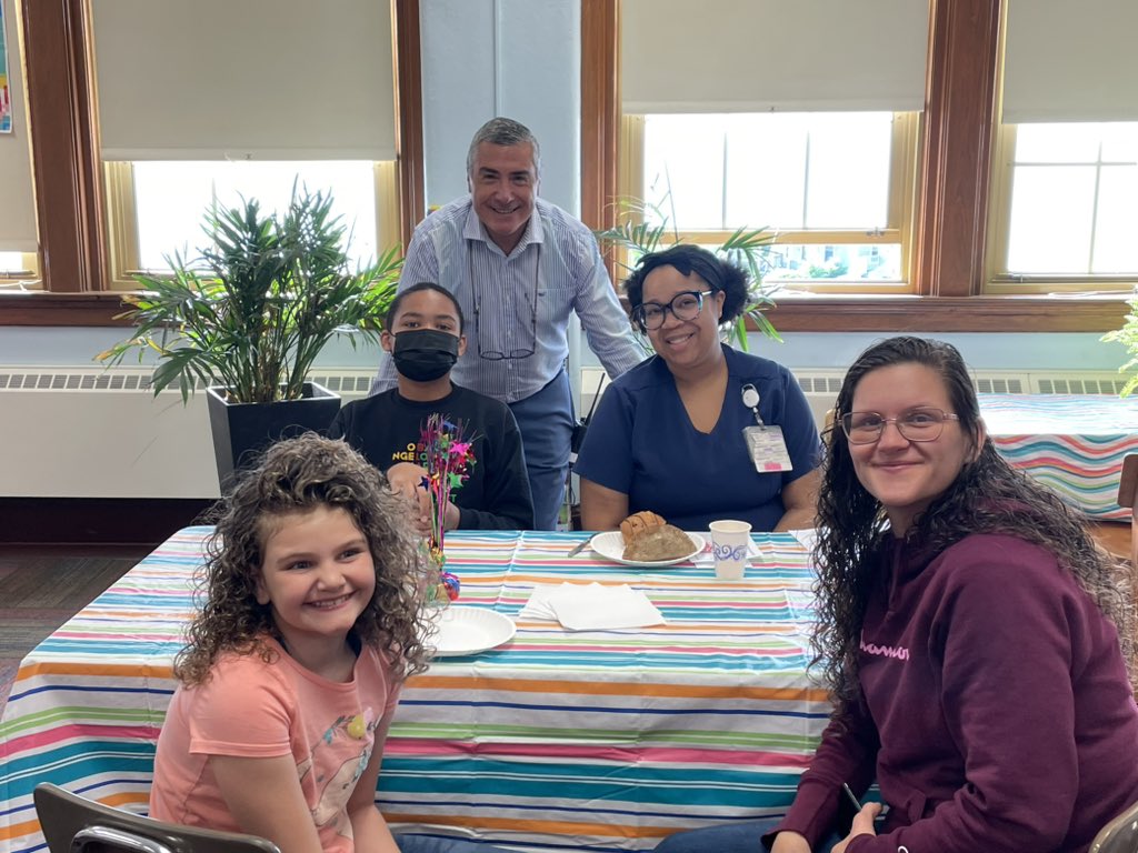 OasisSCSD's tweet photo. Muffins for moms and Happy Mother’s Day @SyracuseSchools @OasisSCSD https://t.co/lA0K31OQmn
